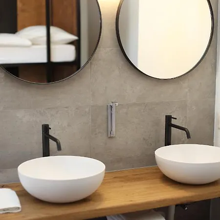 Хостел Alaia *