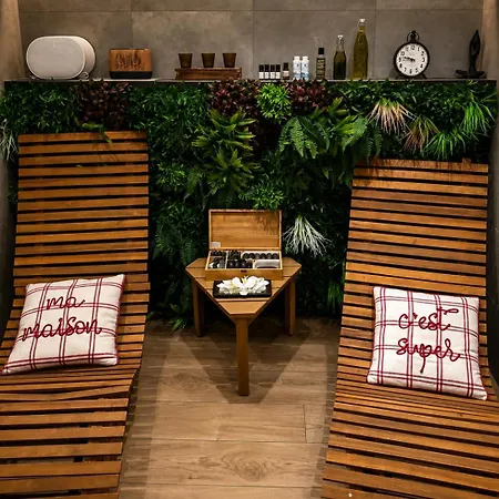 Alaia Hostal *