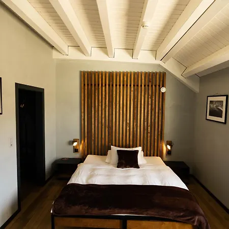 Hostal Alaia *
